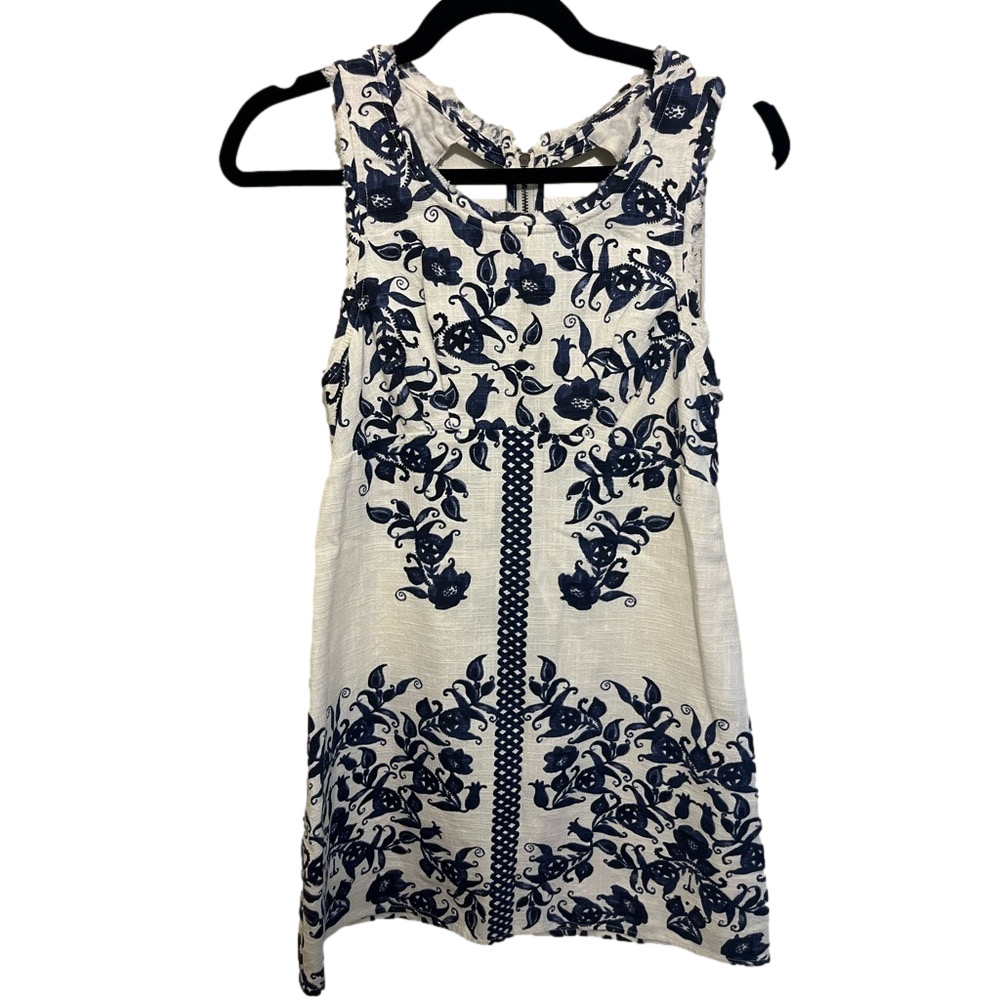 - Free People sleeveless white and blue dress size 0 with lining
